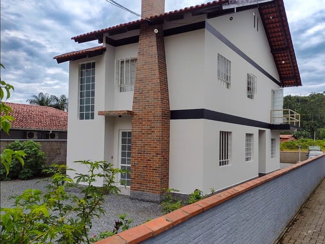 Casa 6 quartos e 2 banheiros, à venda, no bairro Centro em Pomerode