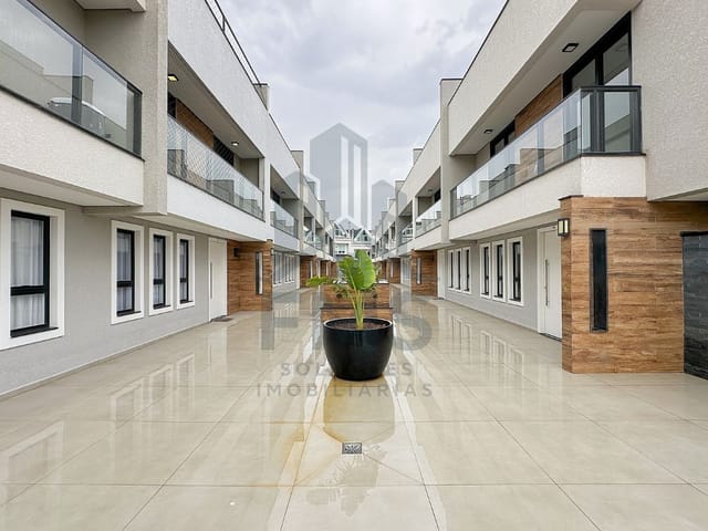 Casa com 311m² 3 quartos e 5 banheiros, à venda, no bairro Santo Inácio em Curitiba