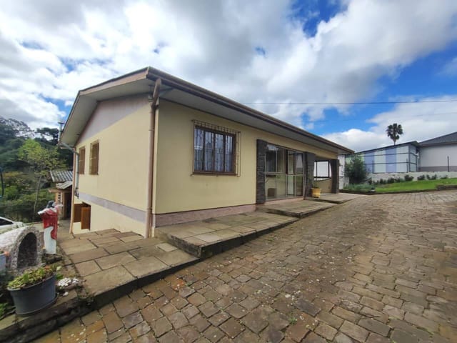 Casa com 180m² 4 quartos e 3 banheiros, à venda, no bairro Centro em Vila Flores