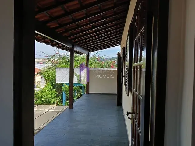Casa 5 quartos e 5 banheiros, à venda, no bairro Itaipu em Niterói
