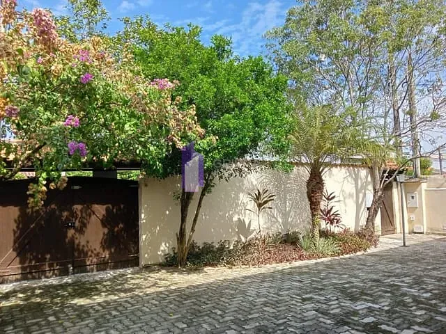 Casa 5 quartos e 5 banheiros, à venda, no bairro Itaipu em Niterói