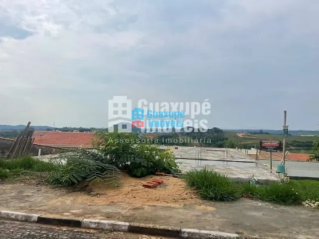 Casa com 220m², à venda, no bairro Nova Floresta I em GUAXUPÉ
