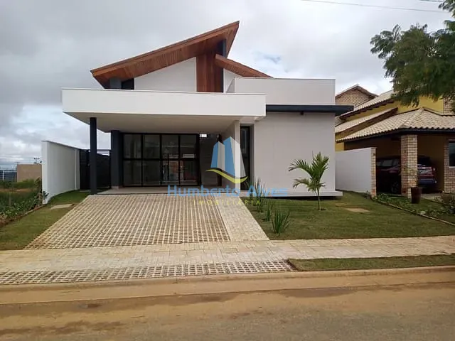 Casa 3 quartos e 4 banheiros, à venda, no bairro Universidade em Vitória da Conquista