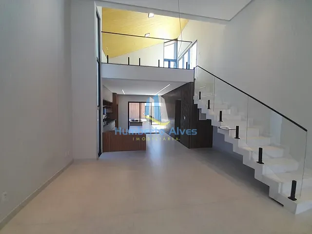 Casa 3 quartos e 4 banheiros, à venda, no bairro Universidade em Vitória da Conquista