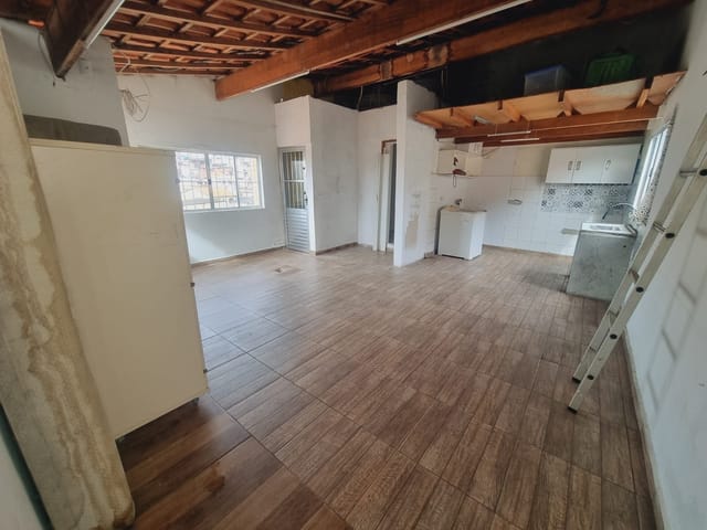Casa com 90m² 3 quartos e 1 banheiro, para alugar, no bairro Jardim Roberto em Osasco
