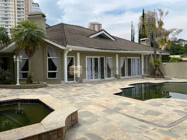 Casa com 1200m² 5 quartos e 6 banheiros, para alugar, no bairro Dezoito do Forte Empresarial/Alphaville. em Barueri