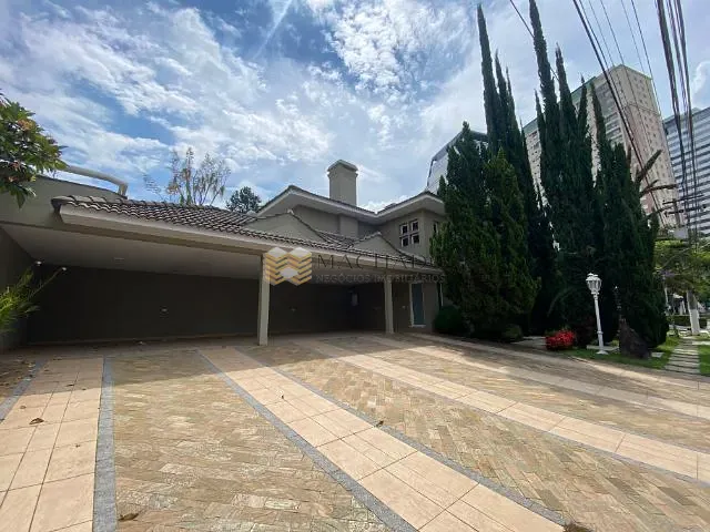 Casa com 1200m² 5 quartos e 6 banheiros, para alugar, no bairro Dezoito do Forte Empresarial/Alphaville. em Barueri