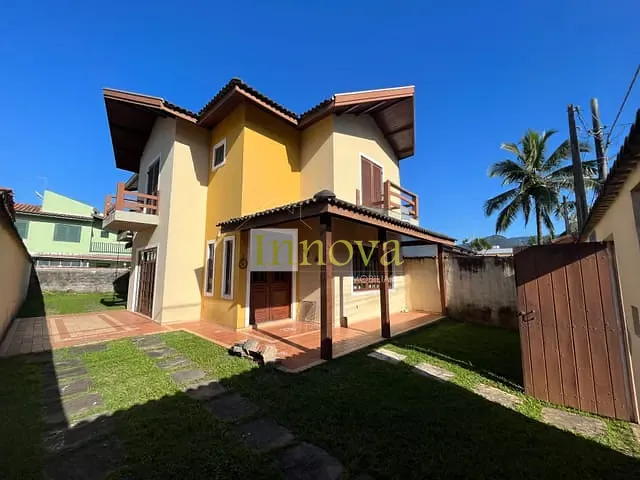 Casa com 250m² 3 quartos e 2 banheiros, à venda, no bairro Martim de Sá em Caraguatatuba