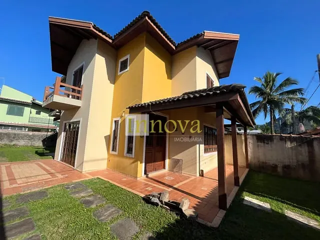 Casa com 250m² 3 quartos e 2 banheiros, à venda, no bairro Martim de Sá em Caraguatatuba