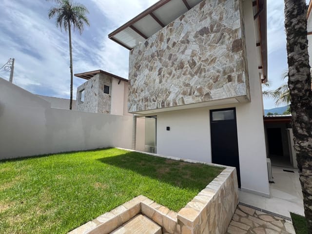 Casa 3 quartos e 2 banheiros, à venda, no bairro Barra Velha em Ilhabela