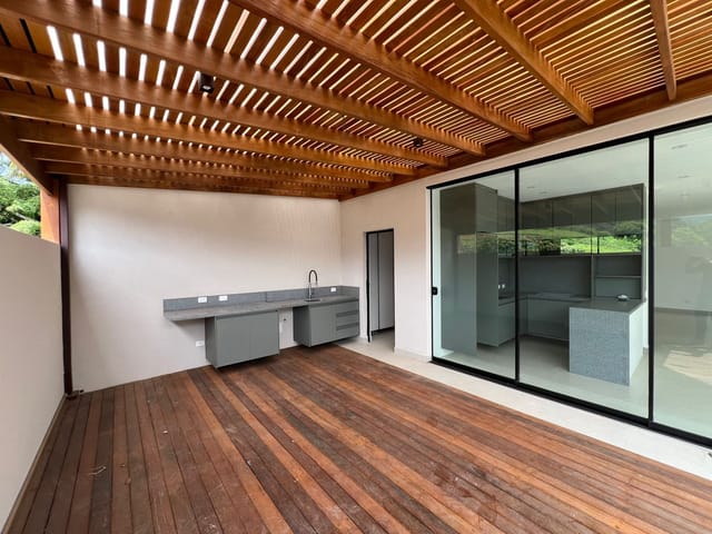 Casa 3 quartos e 2 banheiros, à venda, no bairro Barra Velha em Ilhabela