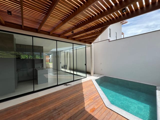 Casa 3 quartos e 2 banheiros, à venda, no bairro Barra Velha em Ilhabela