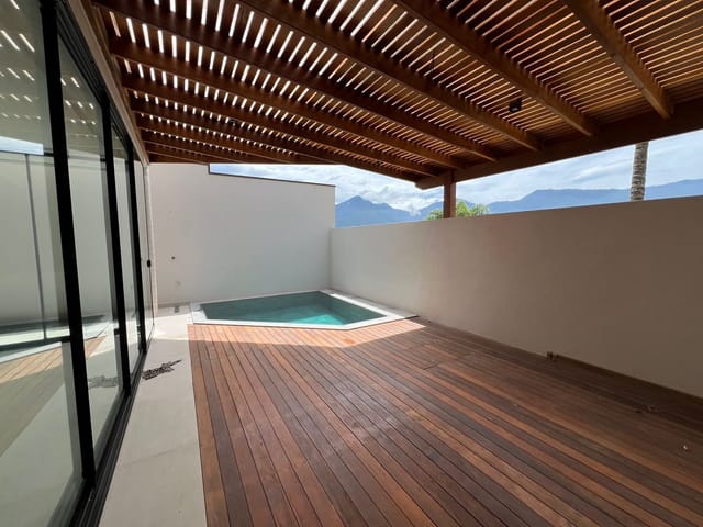Casa 3 quartos e 2 banheiros, à venda, no bairro Barra Velha em Ilhabela