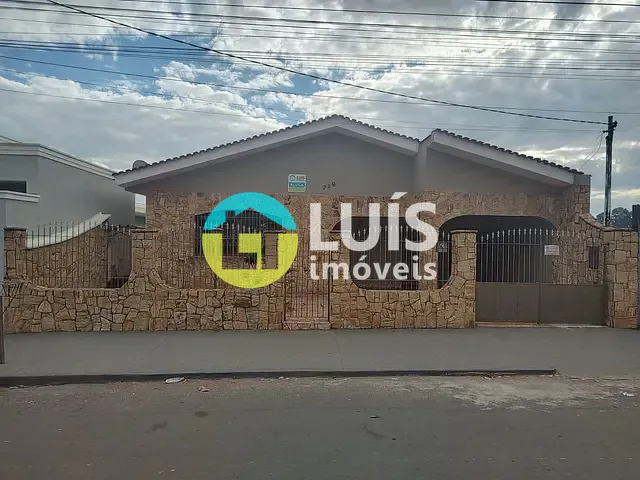 Casa 3 quartos e 3 banheiros, para alugar, no bairro Centro em Guaranésia