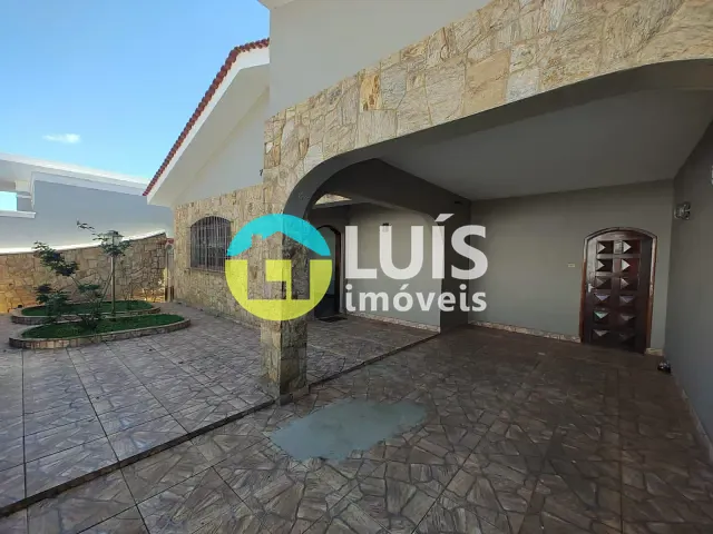 Casa 3 quartos e 3 banheiros, para alugar, no bairro Centro em Guaranésia