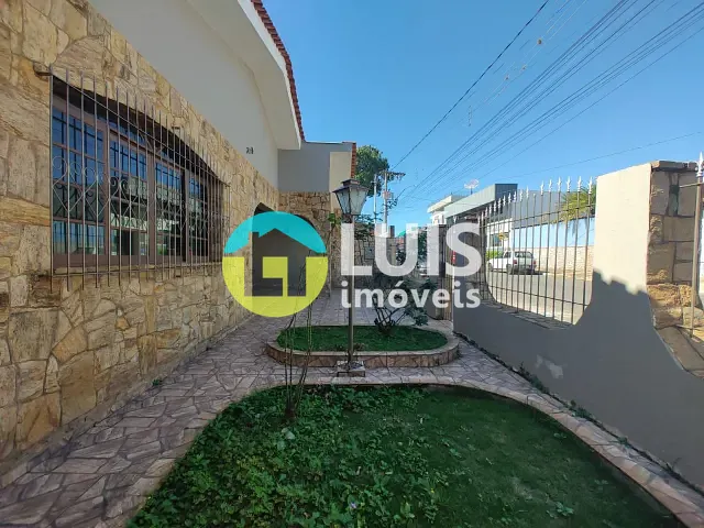 Casa 3 quartos e 3 banheiros, para alugar, no bairro Centro em Guaranésia