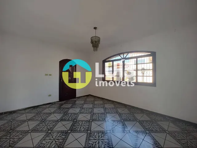Casa 3 quartos e 3 banheiros, para alugar, no bairro Centro em Guaranésia