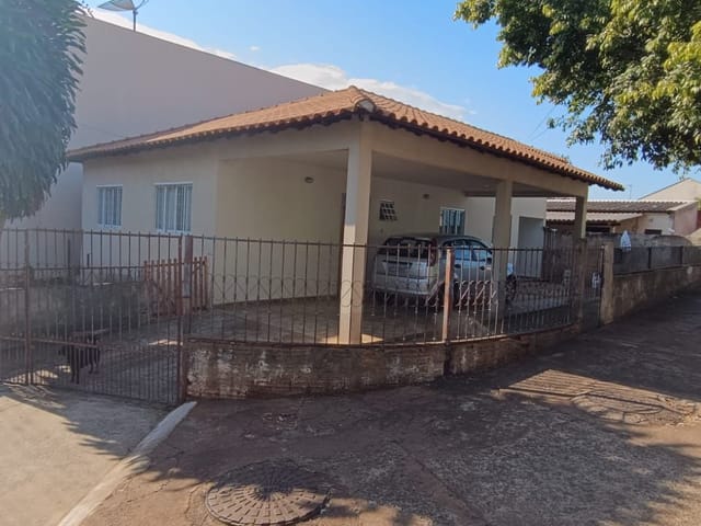 Casa com 317m² 2 quartos e 2 banheiros, à venda, no bairro Parque Residencial Ana Rosa em Cambé