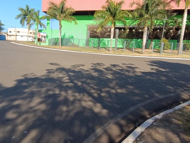 Casa com 317m² 2 quartos e 2 banheiros, à venda, no bairro Parque Residencial Ana Rosa em Cambé