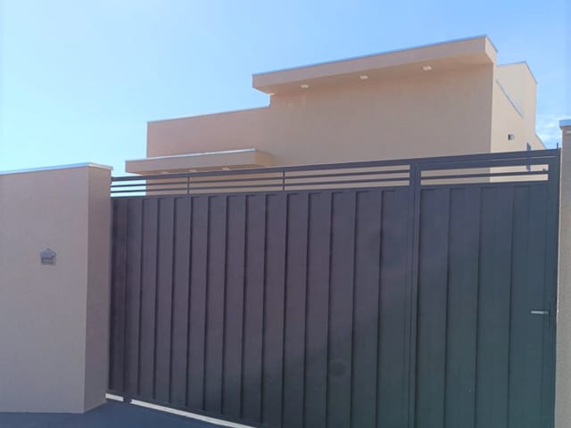 Casa 2 quartos e 1 banheiro, à venda, no bairro Residencial Quinta das Aroeiras em Olímpia