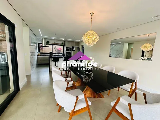 Casa com 306m² 4 quartos e 5 banheiros, à venda, no bairro Piedade em Caçapava