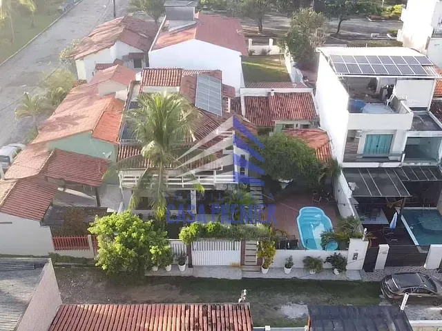 Casa 6 quartos e 4 banheiros, à venda, no bairro Olivença em Ilhéus