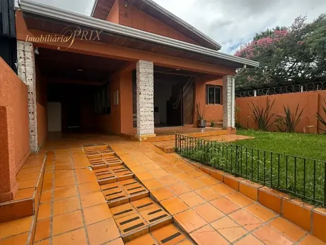 Casa com 188m², para alugar, no bairro Bacacheri em Curitiba