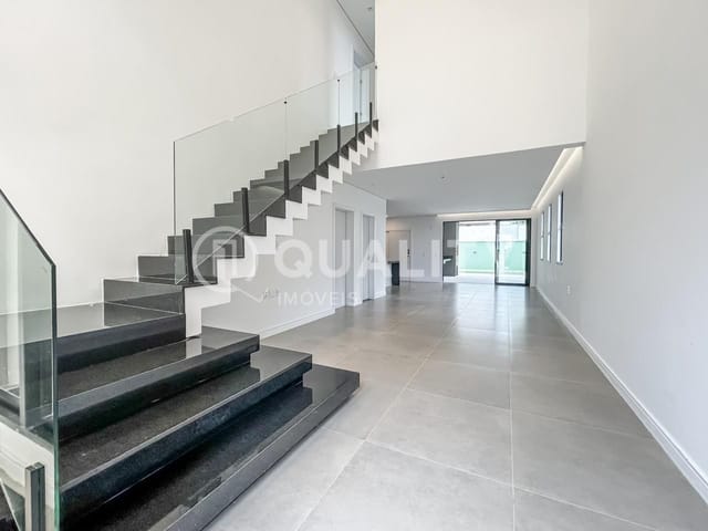 Casa com 330m² 4 quartos e 6 banheiros, à venda, no bairro Cidade Alpha em Eusébio