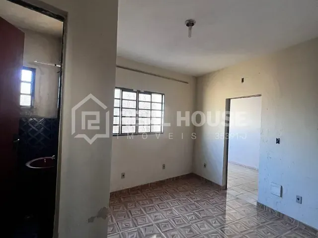 Casa 6 quartos e 2 banheiros, à venda, no bairro Lopes de Oliveira em Sorocaba