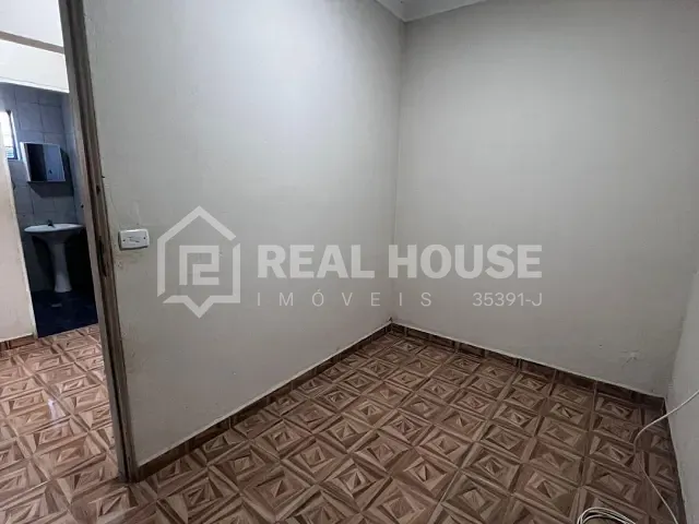 Casa 6 quartos e 2 banheiros, à venda, no bairro Lopes de Oliveira em Sorocaba