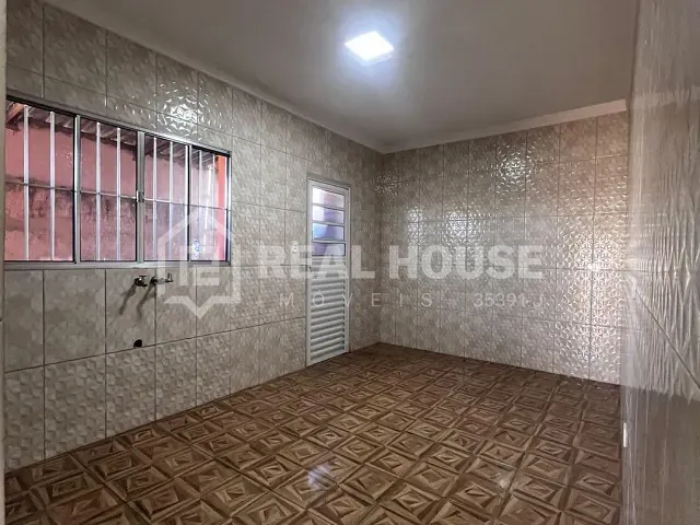 Casa 6 quartos e 2 banheiros, à venda, no bairro Lopes de Oliveira em Sorocaba
