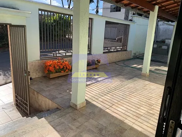 Casa 3 quartos e 2 banheiros, à venda, no bairro São Pedro em Itabira