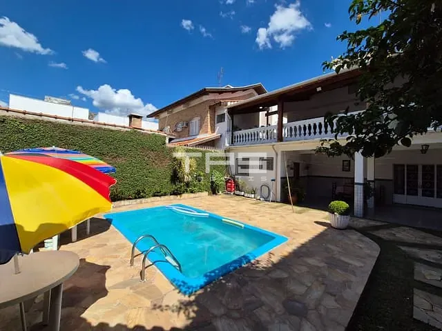 Casa com 355m² 4 quartos e 3 banheiros, à venda, no bairro Vila Paraíba em Guaratinguetá
