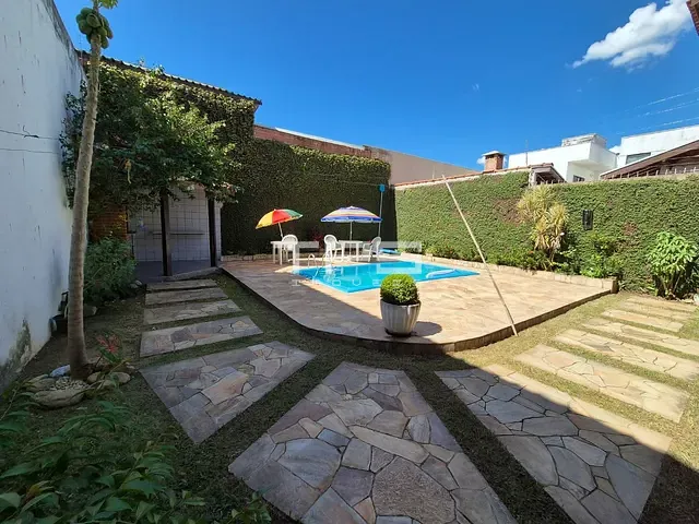 Casa com 355m² 4 quartos e 3 banheiros, à venda, no bairro Vila Paraíba em Guaratinguetá