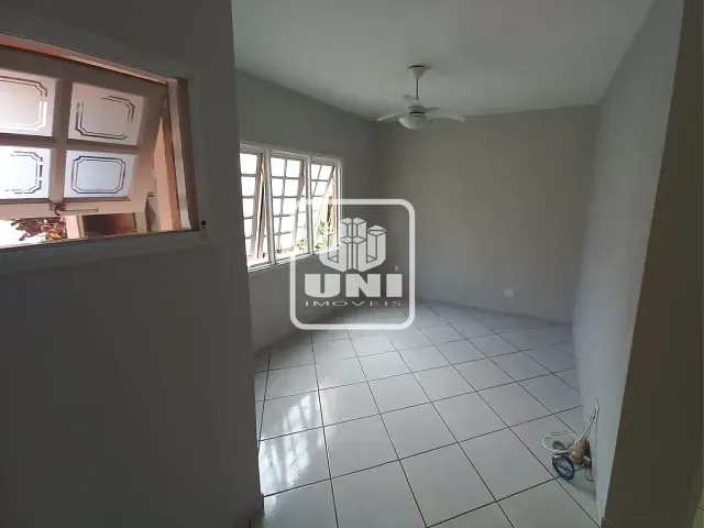Casa 2 quartos e 1 banheiro, à venda ou para alugar, no bairro Jardim Califórnia em Jacareí