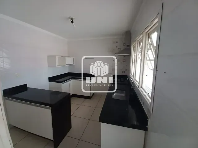 Casa 2 quartos e 1 banheiro, à venda ou para alugar, no bairro Jardim Califórnia em Jacareí