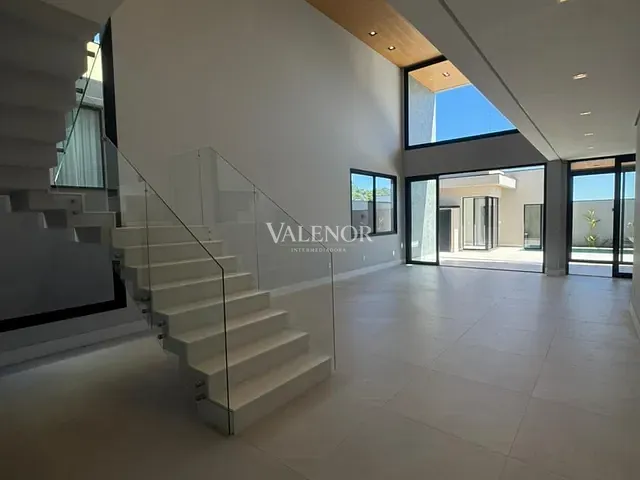 Casa com 360m² 3 quartos e 5 banheiros, à venda, no bairro Loteamento Brisas do Lago em Jundiaí