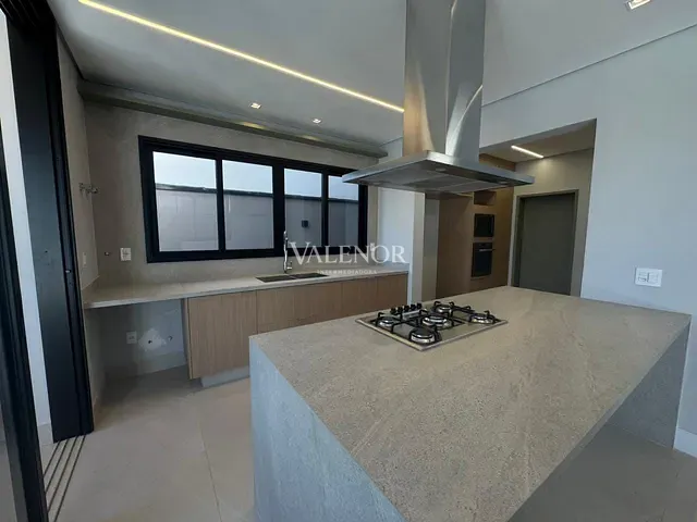 Casa com 360m² 3 quartos e 5 banheiros, à venda, no bairro Loteamento Brisas do Lago em Jundiaí