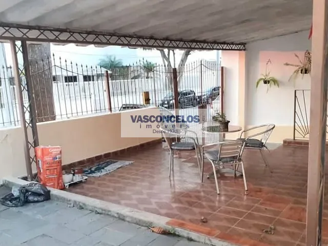 Casa com 200m² 3 quartos e 1 banheiro, à venda, no bairro Parque Industrial em São José dos Campos