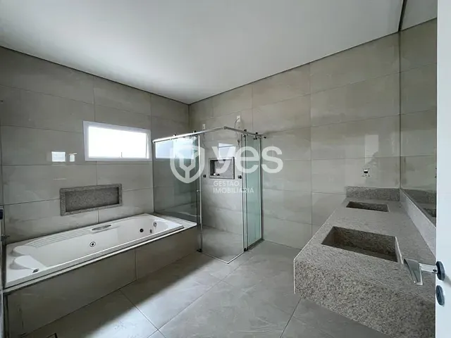 Casa com 420m² 3 quartos e 2 banheiros, à venda, no bairro Residencial Villágio I em Araxá
