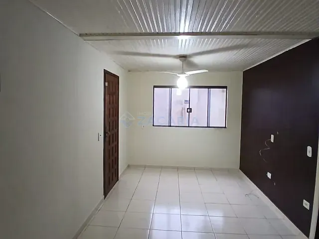 Casa 3 quartos e 1 banheiro, para alugar, no bairro Núcleo Habitacional Afonso Alves de Camargo em Apucarana