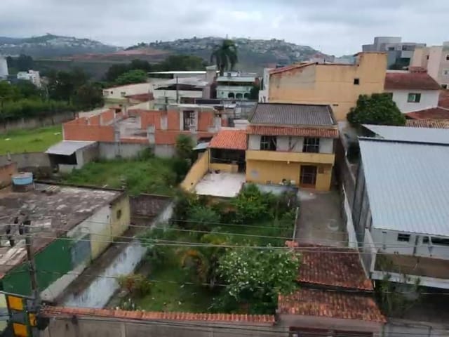 Casa com 324m² 2 quartos e 2 banheiros, à venda, no bairro Aeroporto em Juiz de Fora