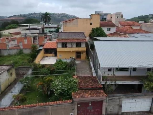 Casa com 324m² 2 quartos e 2 banheiros, à venda, no bairro Aeroporto em Juiz de Fora