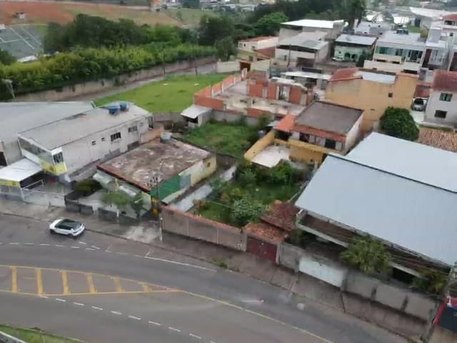 Casa com 324m² 2 quartos e 2 banheiros, à venda, no bairro Aeroporto em Juiz de Fora