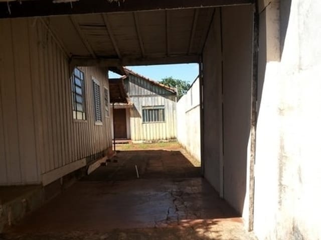Casa com 434m² 3 quartos e 2 banheiros, à venda, no bairro Vila Casoni em Londrina
