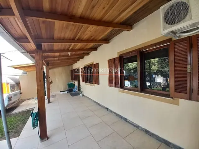 Casa com 300m² 2 quartos e 1 banheiro, à venda, no bairro Parque Granja Esperança em Cachoeirinha