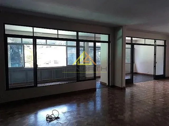 Casa com 685m², para alugar, no bairro Pacaembu em São Paulo