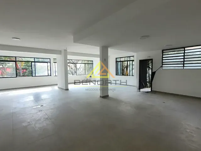 Casa com 685m², para alugar, no bairro Pacaembu em São Paulo