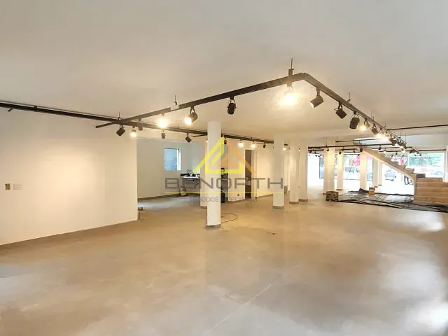 Casa com 685m², para alugar, no bairro Pacaembu em São Paulo