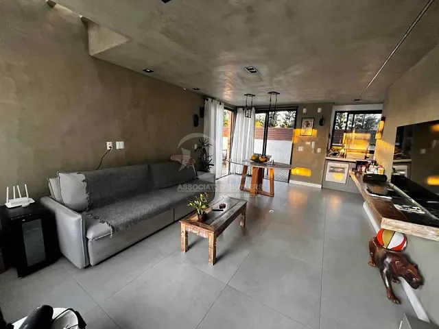 Casa 3 quartos e 3 banheiros, à venda, no bairro Campeche em Florianópolis